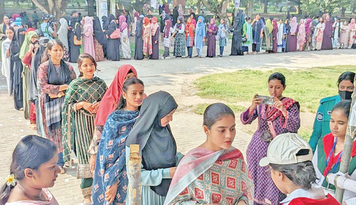 Festive mood marks historic RUCSU polls