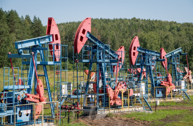 Oil prices up 1% after Trump says India promised to stop buying Russian oil