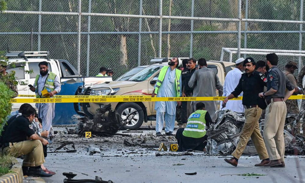 Suicide attack kills 7 Pakistani troops near Afghan border
