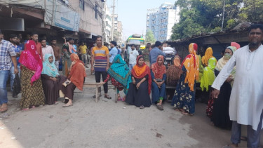 Garment workers block road in Gazipur demanding arrear