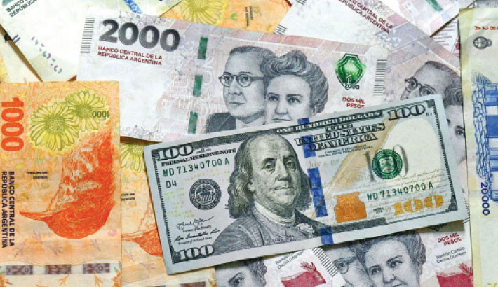 Argentine peso drops against dollar despite US backing