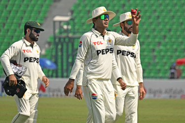 Pakistan mull third spinner as they look for South Africa sweep