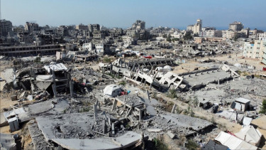 Israel and Hamas accuse each other of breaching Gaza truce amid strikes, clashes