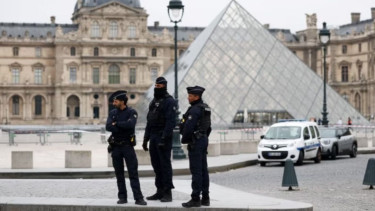Diamond and emerald crown found broken after Louvre robbery: source close to case