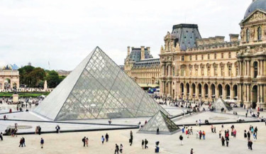 Louvre Museum closed after jewellery theft