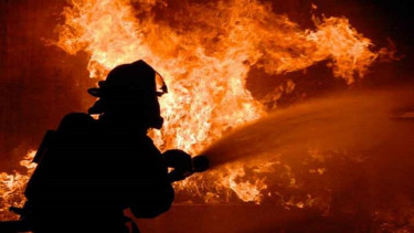 Fire breaks out at building in Ctg