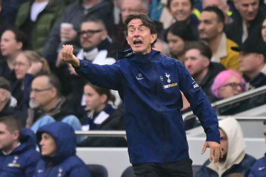 Frank unable to explain Spurs' miserable home record