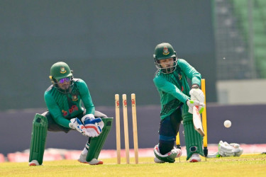Small bat, big impact: Batters sharpen technique for turners