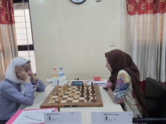 Noshin, Shirin dominate opening round
