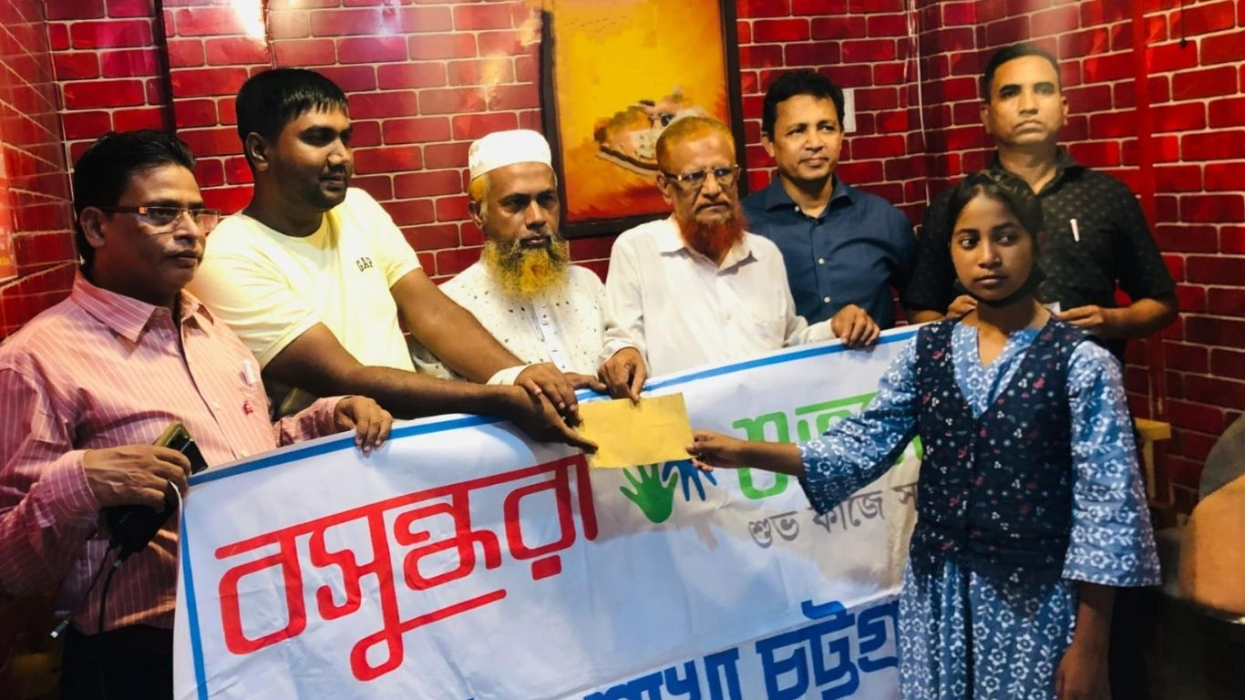 Bright student gets financial assistance in Patiya