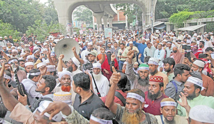 Teachers of Ibtedai madrasahs recognised by the Bangladesh Madrasah Education Board march towards the Shikkha Bhaban in Dhaka on Wednesday, demanding speedy implementation of the government’s promise to gradually nationalise the institutions. 	-DAILY SUN PHOTO