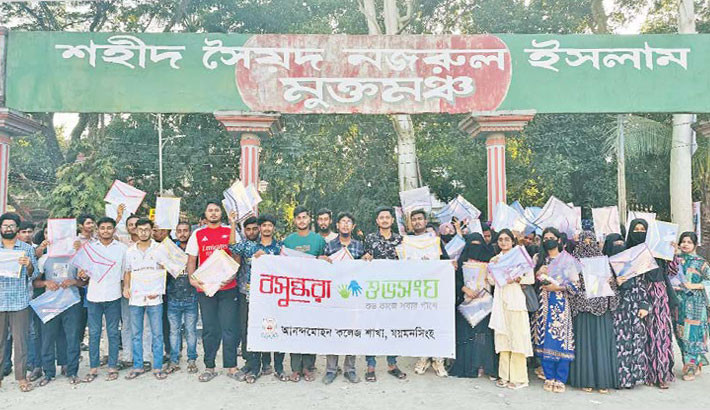 Exam supplies distributed to examiners in Ananda Mohan College