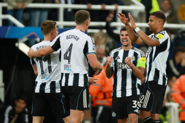 Gordon and Barnes strike as Newcastle outclass Benfica