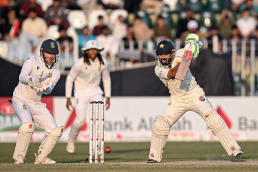 South Africa sniff series-levelling win after Pakistan slump in 2nd Test