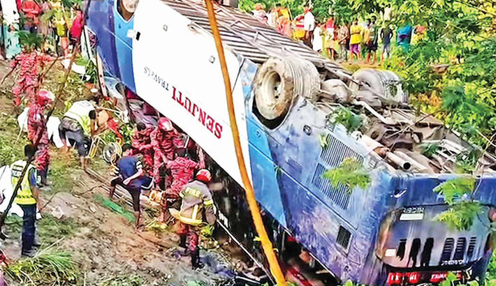 11 killed in road accidents across country