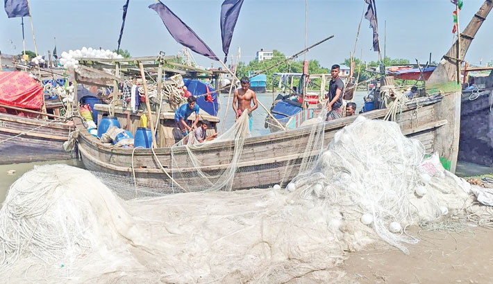 Fishermen take preparation to return to the river as a 22-day ban on fishing ends today. 	-FOCUS BANGLA