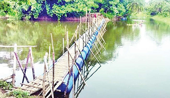 Fragile bamboo bridge serves as lifeline for Satkhira villagers