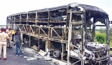 25 killed as bus catches fire after collision in India