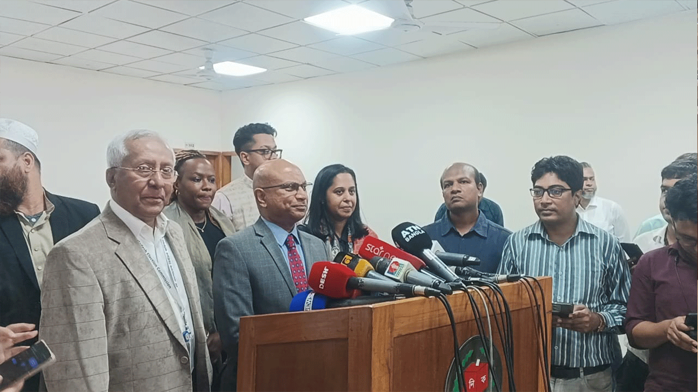 Commonwealth team meets EC to review election preparations