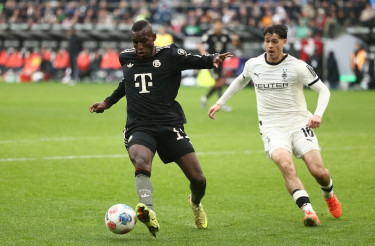 Bayern cruise past Gladbach to extend perfect start