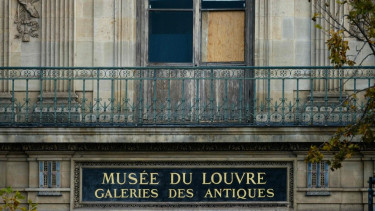 Two suspects arrested in Louvre jewel heist