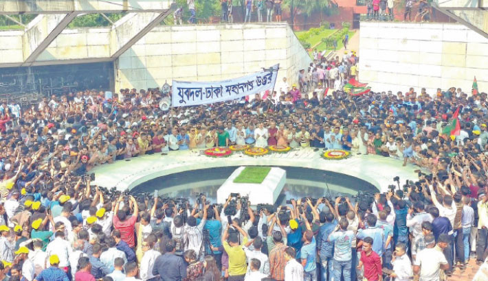 Jubo Dal leaders, led by BNP Standing Committee Member Salahuddin Ahmed, place wreaths at the grave of the party founder and former president Shaheed Ziaur Rahman to mark the 47th founding anniversary of the party’s youth wing on Monday. -Daily sun Photo