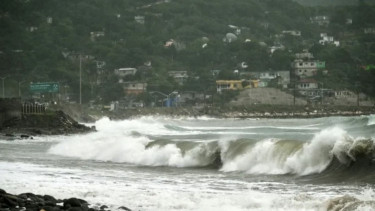 Category 5 Hurricane Melissa strengthens as it heads for Jamaica