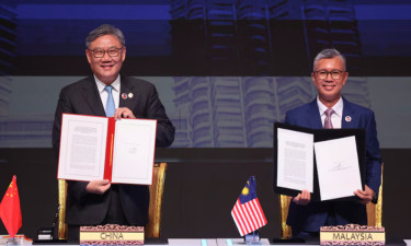 China and ASEAN, hit by US tariffs, sign upgraded free trade pact