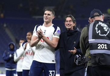 Frank confident Van de Ven has 'big future' at Spurs
