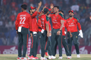 Bangladesh seek comeback in Chattogram