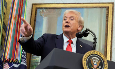 Trump says US law blocks bid for a third presidential term