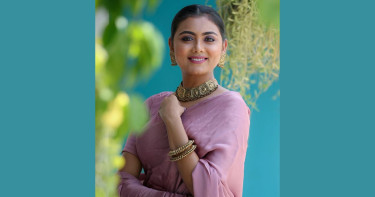 Idhika Paul is Shakib Khan’s heroine again!