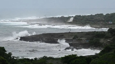 Hurricane Melissa hits Cuba hours after devastating Jamaica
