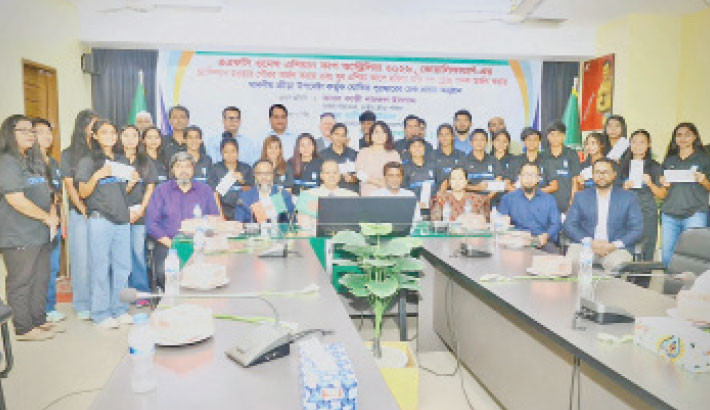 Football, hockey stars awarded Tk71 lakh by NSC