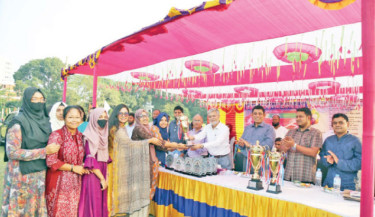 Mawlana Bhashani Science and Technology University Vice-Chancellor Prof Dr Md Anwarul Azim Akhand hands over prizes among the winners of the annual athletics competition-2025 at the university's central playground on Tuesday. 	– DAILY SUN PHOTO