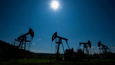 Oil prices cling to most gains, all eyes on US-China trade-talk outcome