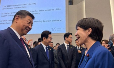 China’s Xi holds first talks with new Japan PM