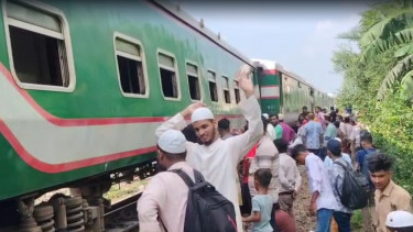 Train derailment disrupts rail services between Dhaka and northern districts