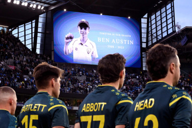 Tributes as death of Australian teenager touches cricket world