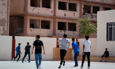 Syrian children return to shattered classrooms as war-scarred schools reopen