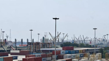Bangladesh dockers strike over foreign takeover of key port
