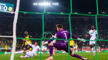 Guirassy strikes to sent Dortmund past Augsburg