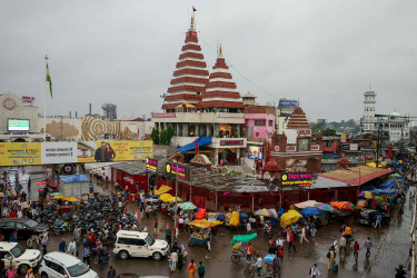 India temple stampede kills nine