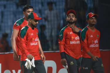 Batters fail, bowlers deliver, Litton calls for break