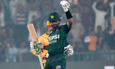 Babar’s half century leads Pakistan to series-clinching four-wicket win over against South Africa