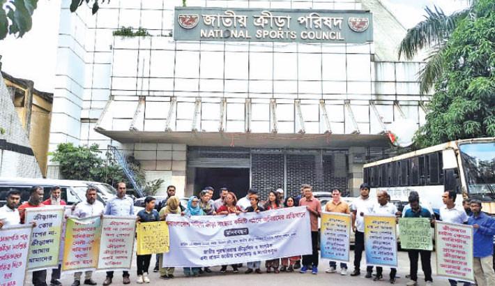 Dana leads protest demanding sports be run by sportspeople