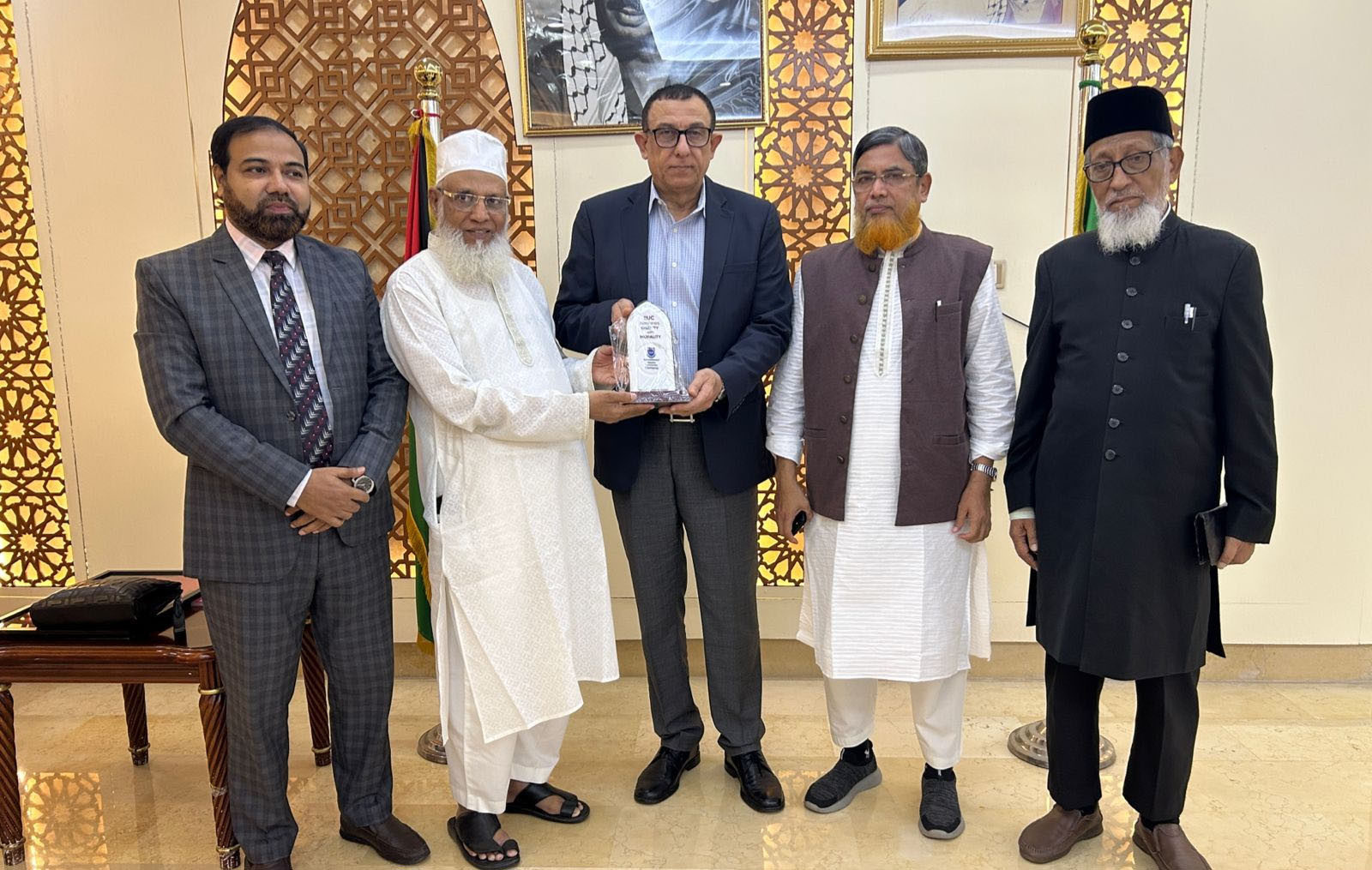 IIUC delegation meets Palestinian Ambassador in Dhaka