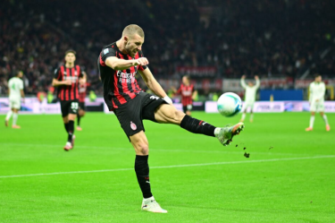 Milan grind out vital win over Roma to leave Serie A tight at the top