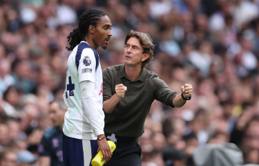 Van de Ven, Spence apologise as Frank defends Spurs 'foundation'