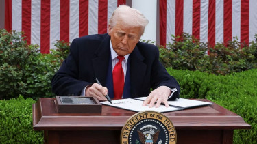 Supreme Court cannot stop all of Trump's tariffs. Deal with it, officials say